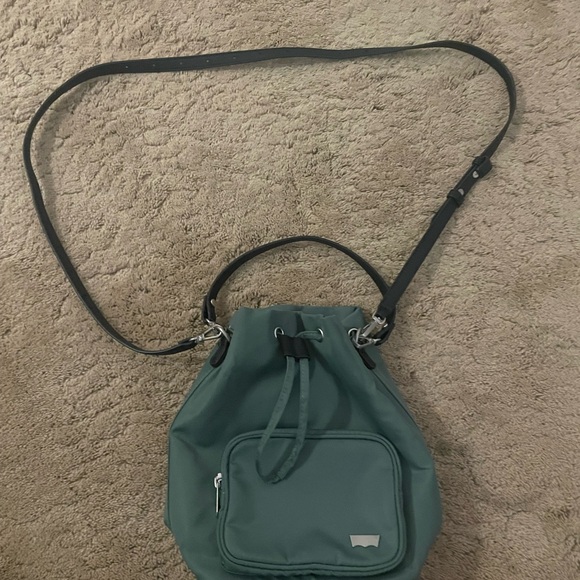 Levi’s Green Drawstring Women's bucket Bag - Picture 1 of 6